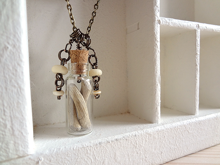 Tribal Vial Necklace Driftwood Ooak - Driftwood And Handmade Charms
